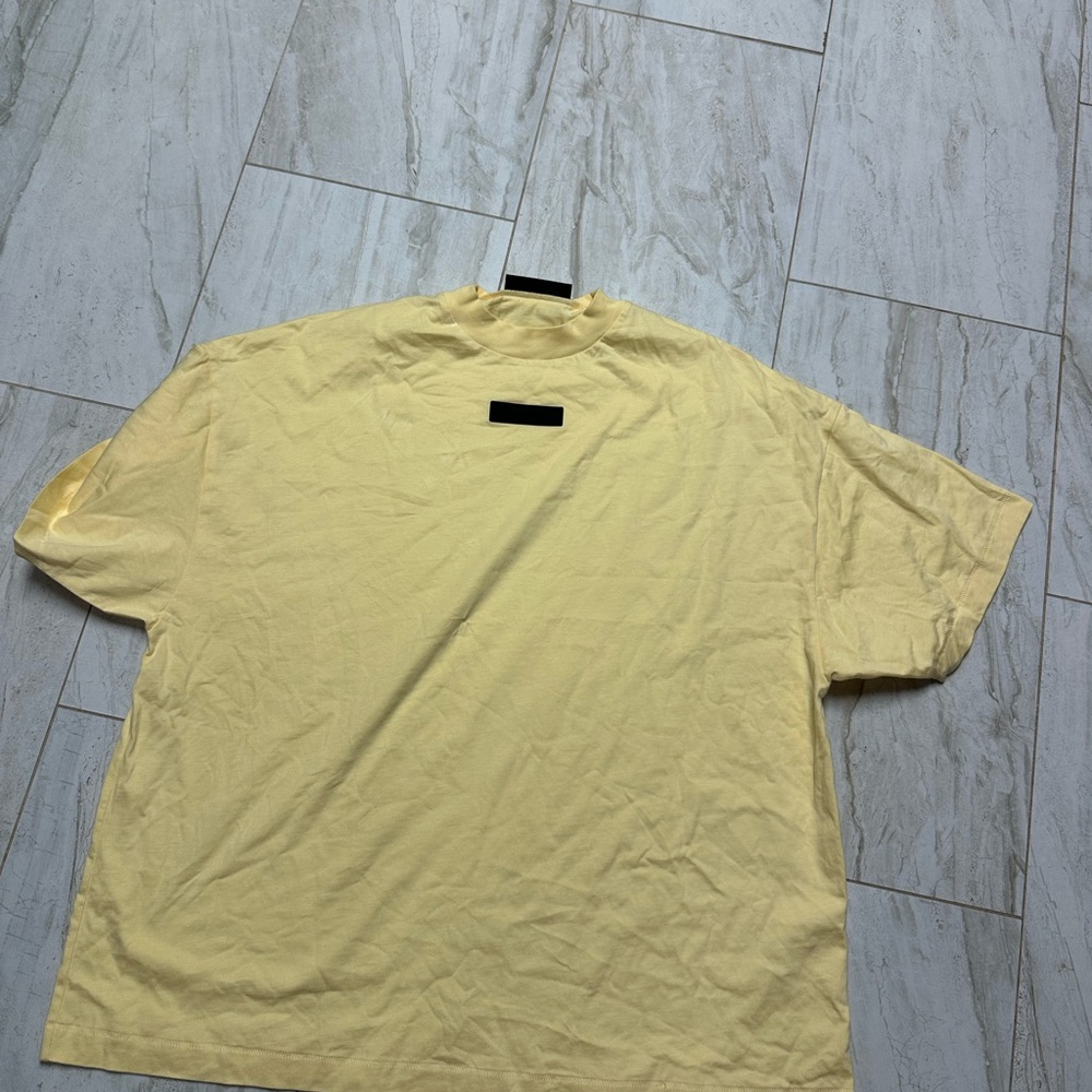 Oversized Medium essentials shirt